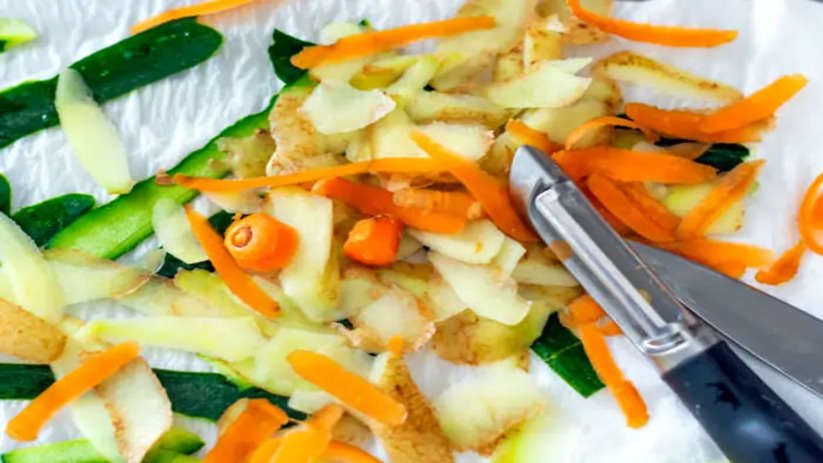 Use these 4 vegetable peels  instead of throwing them in the bin