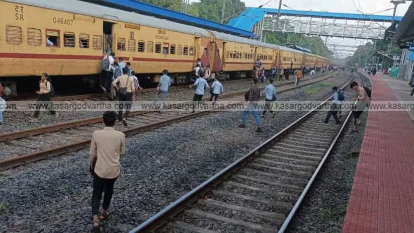 Students Ignore Footbridge, Risk Lives at Kumbla Railway Station