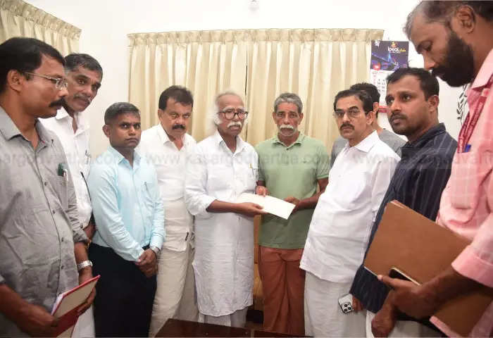 handed over financial assistance to families of 2 people who