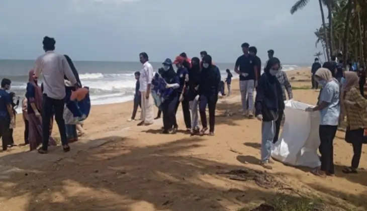 College students join Jalil to clean Kappil beach