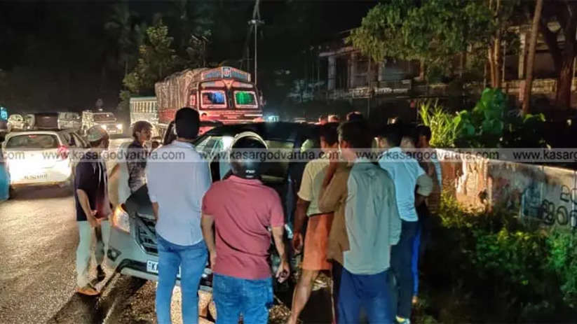 Innova Car Accident Near Kalanad Overbridge