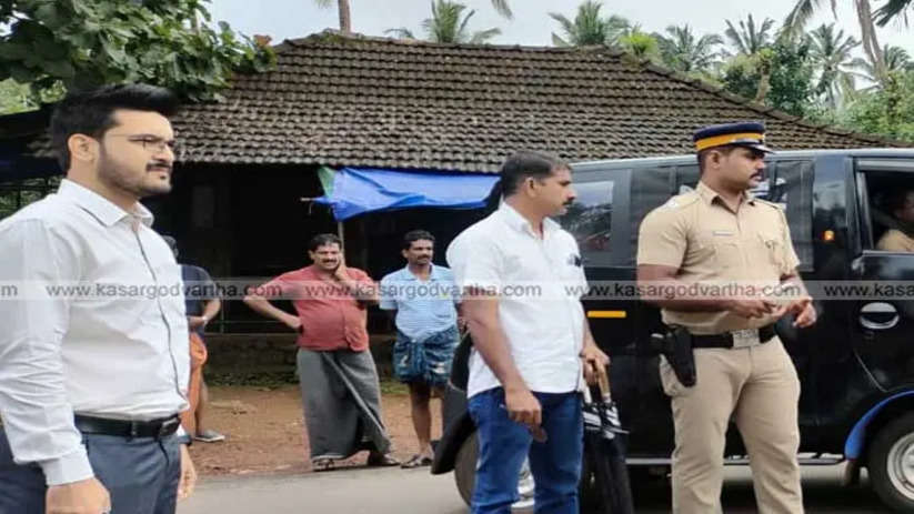 Image of the demolition of the arch in Kanakappally.