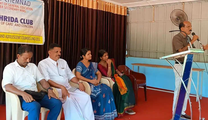 Renowned psychologist Manoj Kumar addressing parents at Chemanad Government Higher Secondary School.