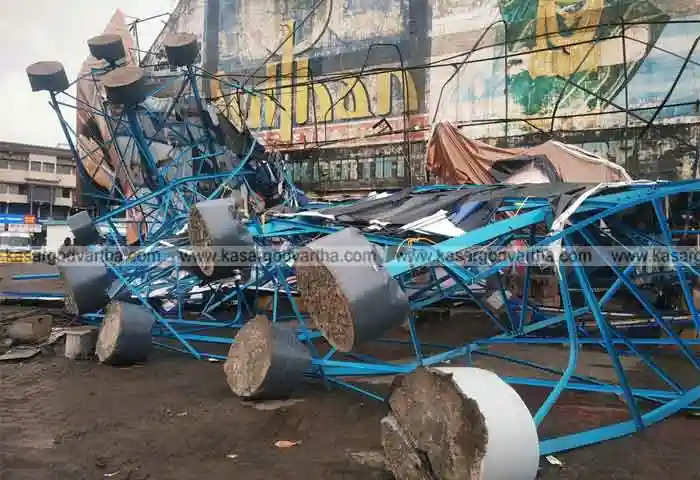 Huge flex board collapsed in Kasaragod 