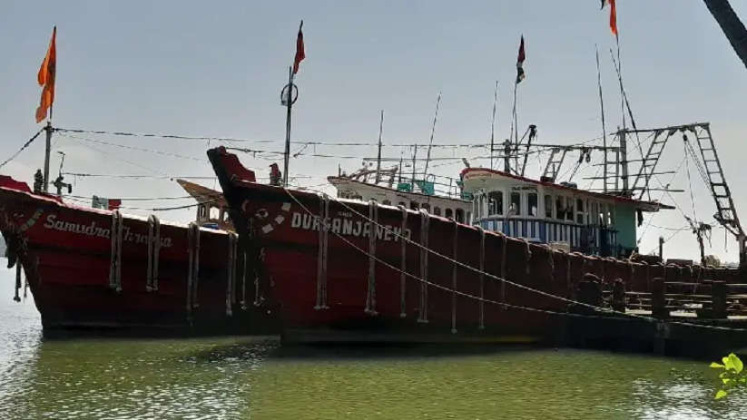 Fisheries Department Imposes Fine on Illegal Fishing Boats