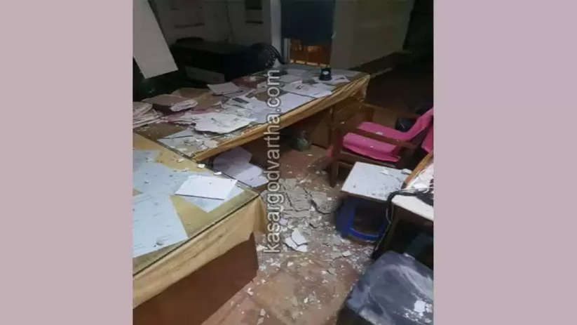 Kumbla Police Station's Ceiling Collapsed, Kumbla News, Kumbla Police Station, Ceiling, Collapsed