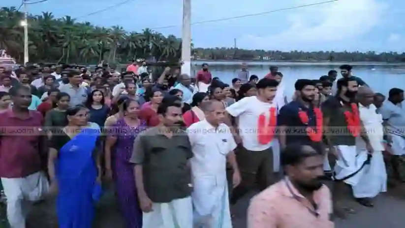 Party organized a reception program for the culprits who were released on bail in the case of burning the scooter of the former DYFI leader's wife, Kanhangadu, News, Accused, Jail, Bail, Allegation, Kerala