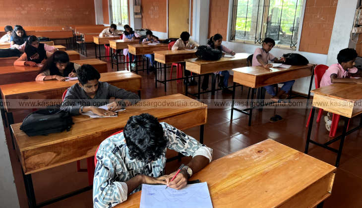 left-handers celebrate at college event