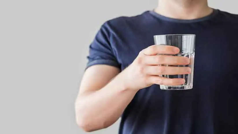 11 benefits of drinking a glass of warm water before going to bed at night