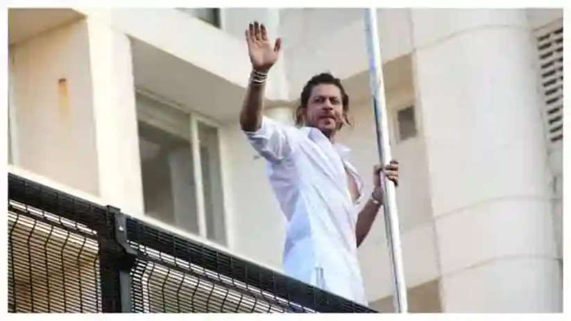 Shah Rukh Khan admitted to Ahmedabad hospital after heatstroke, Ahmedabad, News, Top Headlines, Entertainment, Shah Rukh Khan, Hospitalized, Heatstroke, Social Media, IPL, National News  