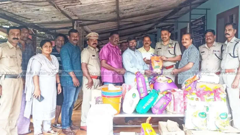 Police celebrating Onam with residents of Ambalathara Snehalaya