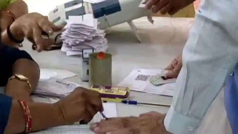 Voting begun in the state; Machine broke down at many places, Voting, Lok Sabha Election, Voting Machine, Kerala News