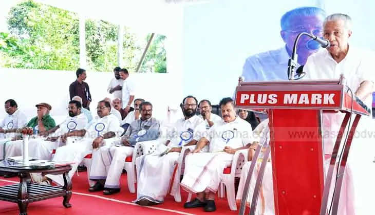 CM Pinarayi Vijayan Announces Insurance Coverage for Library Secretaries and Librarians