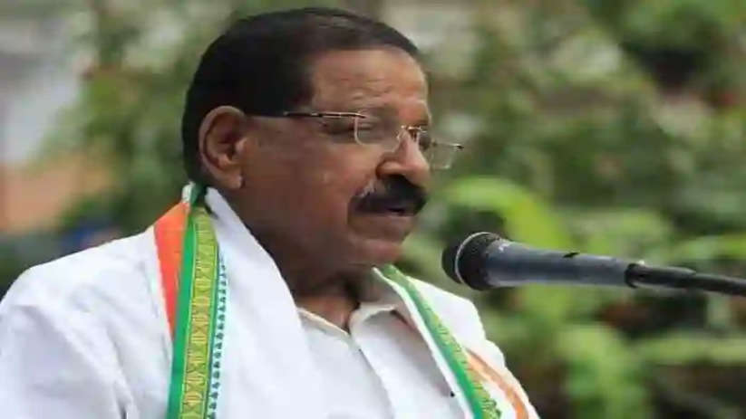 Show cause notice to UDF candidate Rajmohan Unnithan