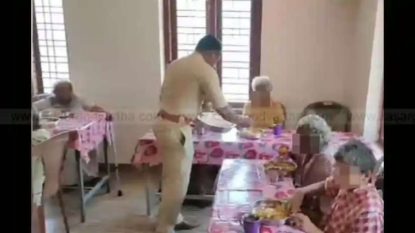 Police Serve Onam Sadya to Abandoned Mothers