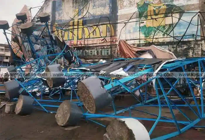 Huge flex board collapsed in Kasaragod 