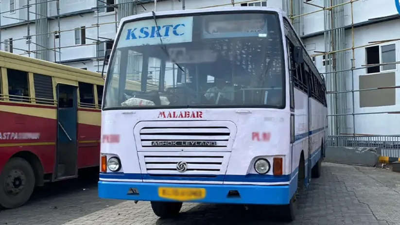 Passengers waiting for bus at Kasaragod bus stand