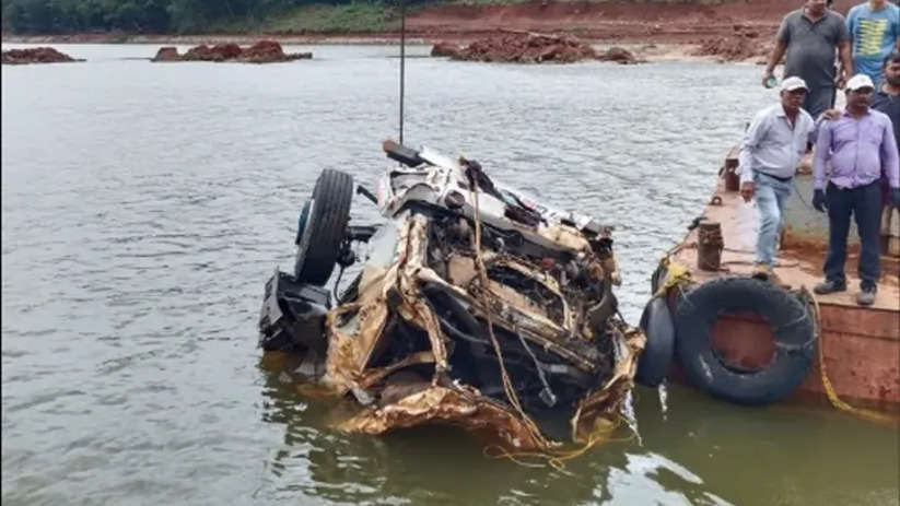 Lorry found in Shirur landslide incident