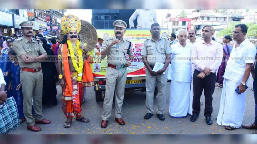 Police officer dressed as Maaveli conducting a cyber security awareness program