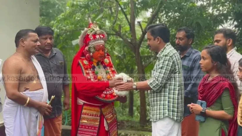 Adiyaveedan Theyyam Joins Hands with DYFI for Rebuild Wayanad