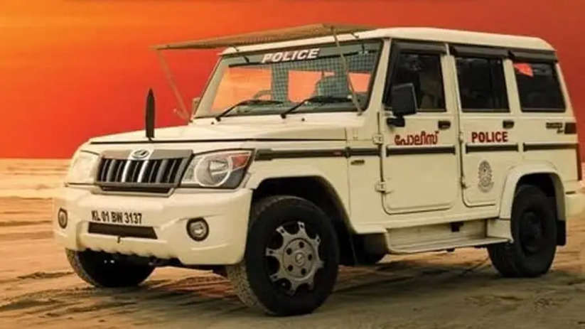  Kerala police vehicle representing Students fighting in Ernakulam