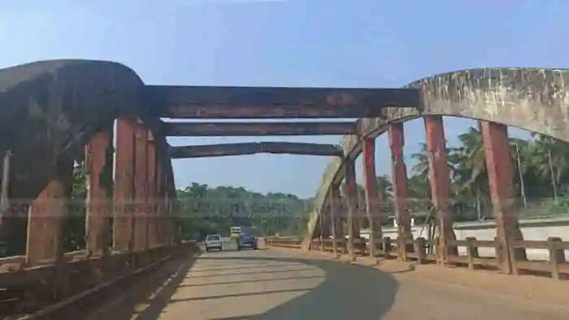 Threat of danger on bridge in Thekkil 