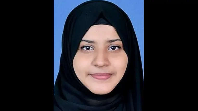  Ayishath Nabeena Lateef, Kannur University topper